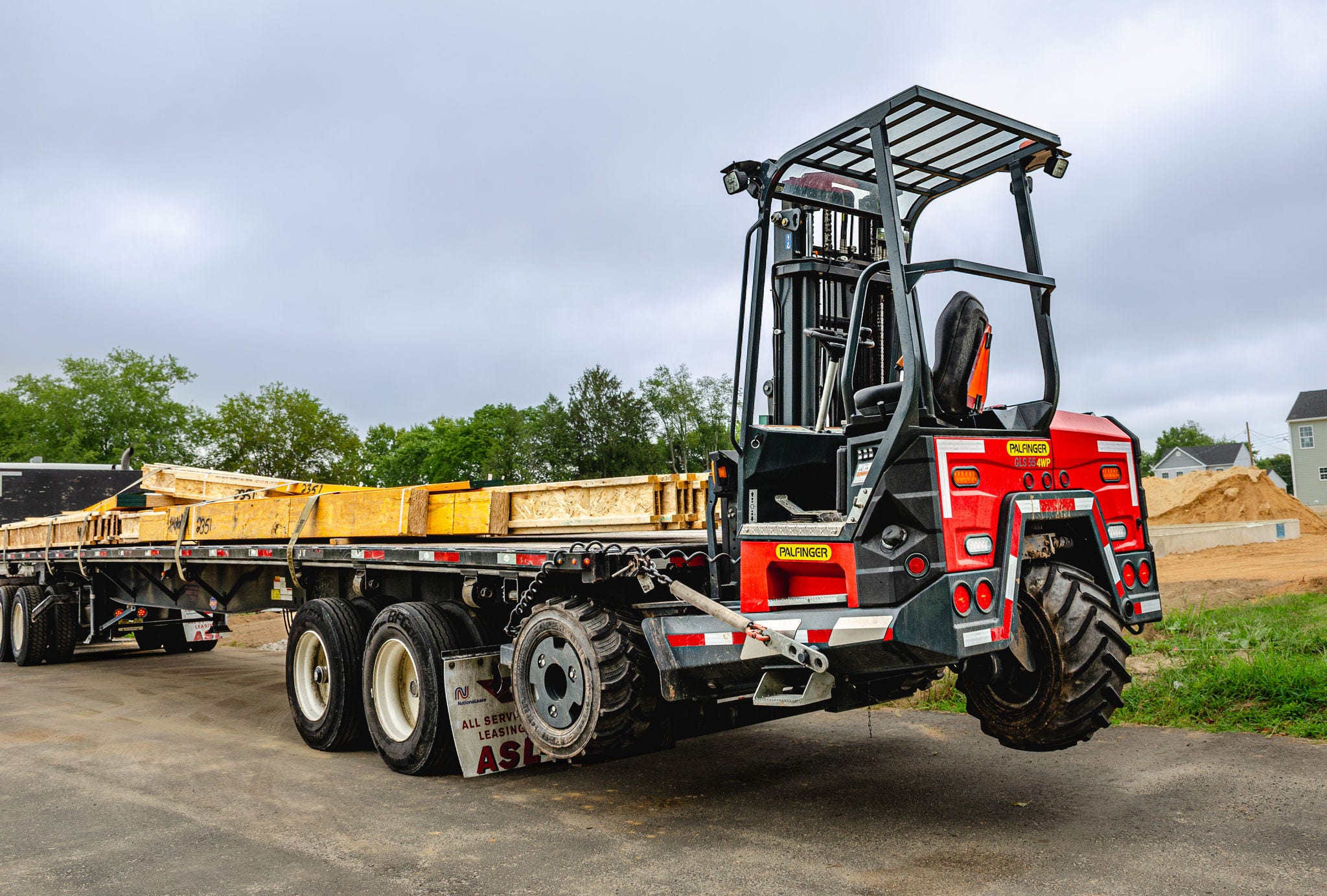 truck-mounted forklift